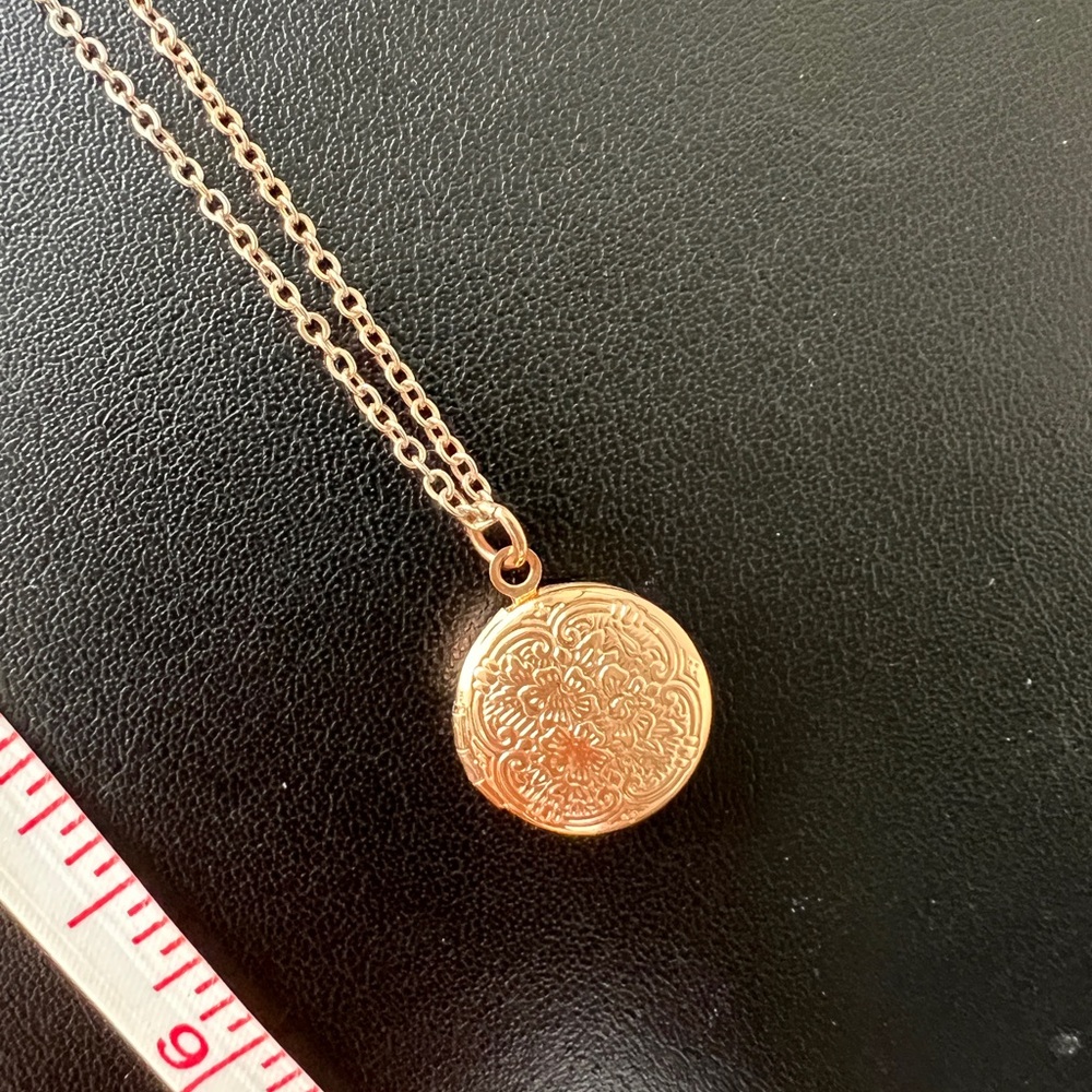 Locket Necklace - Picture 4 of 7